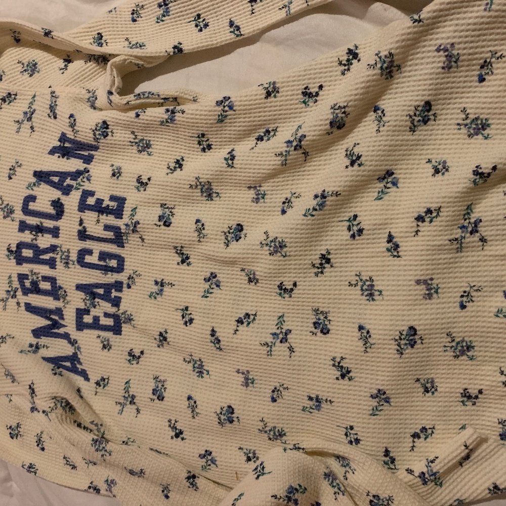 Small American eagle long sleeved shirt